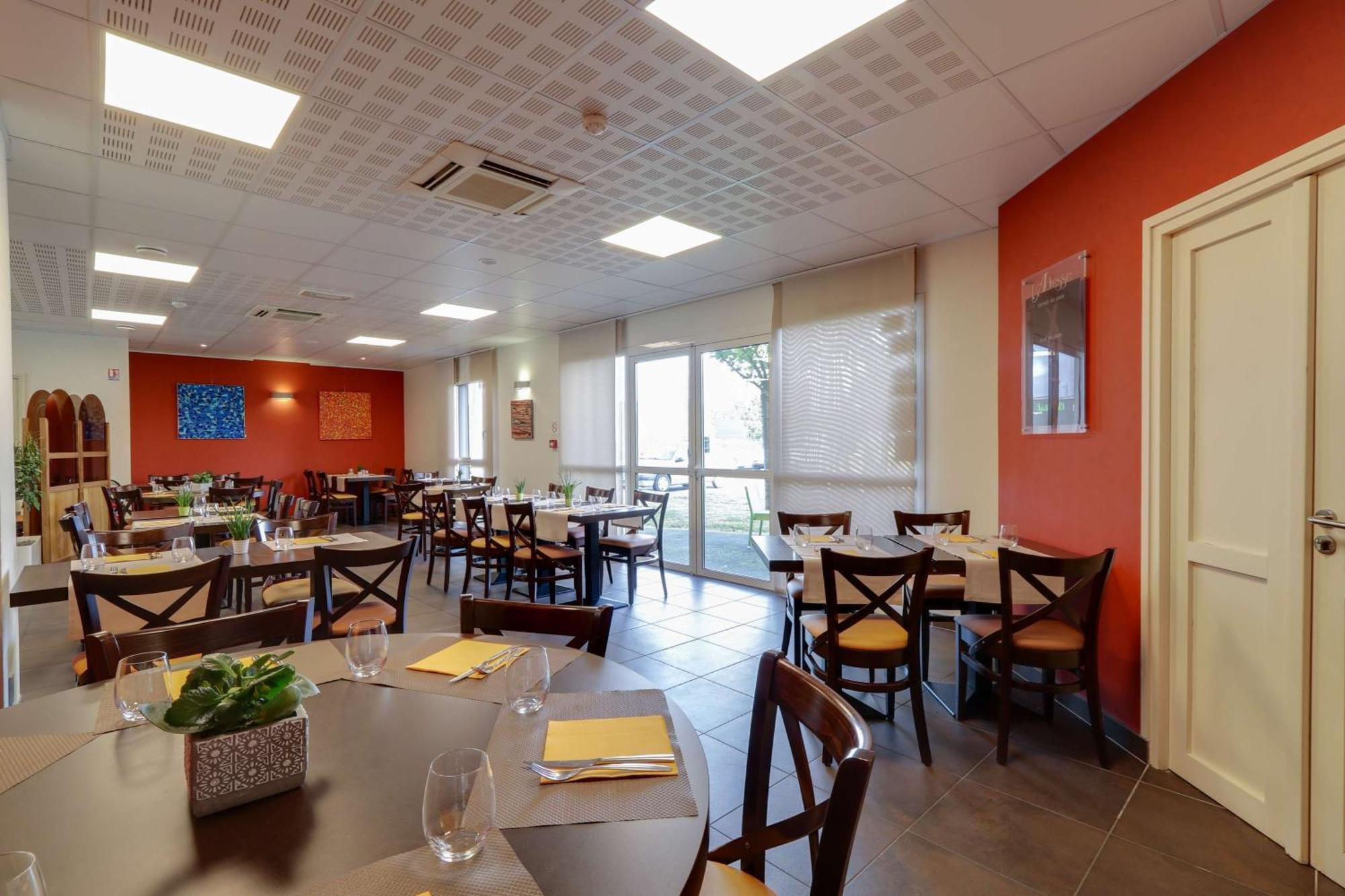 Brit Hotel Saint-Meen-Le-Grand En Broceliande Екстер'єр фото