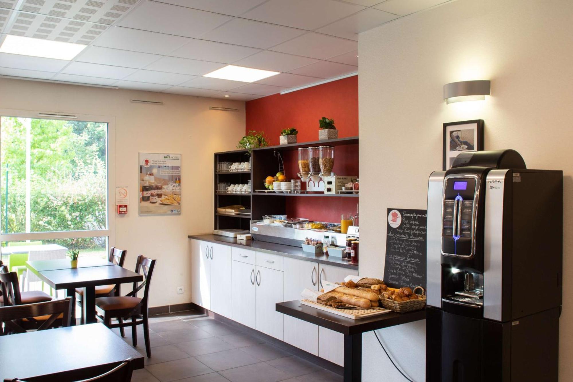 Brit Hotel Saint-Meen-Le-Grand En Broceliande Екстер'єр фото