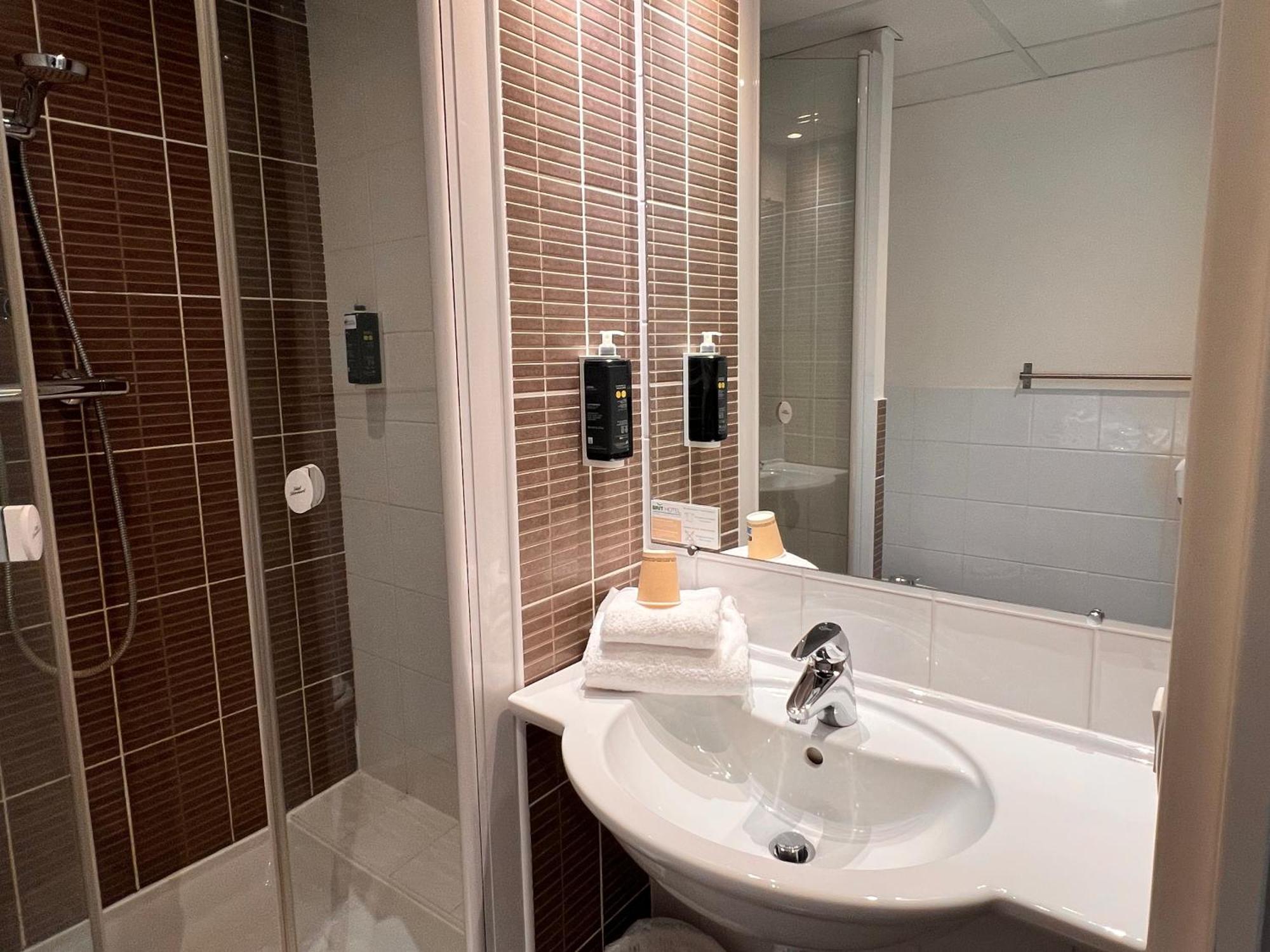 Brit Hotel Saint-Meen-Le-Grand En Broceliande Екстер'єр фото